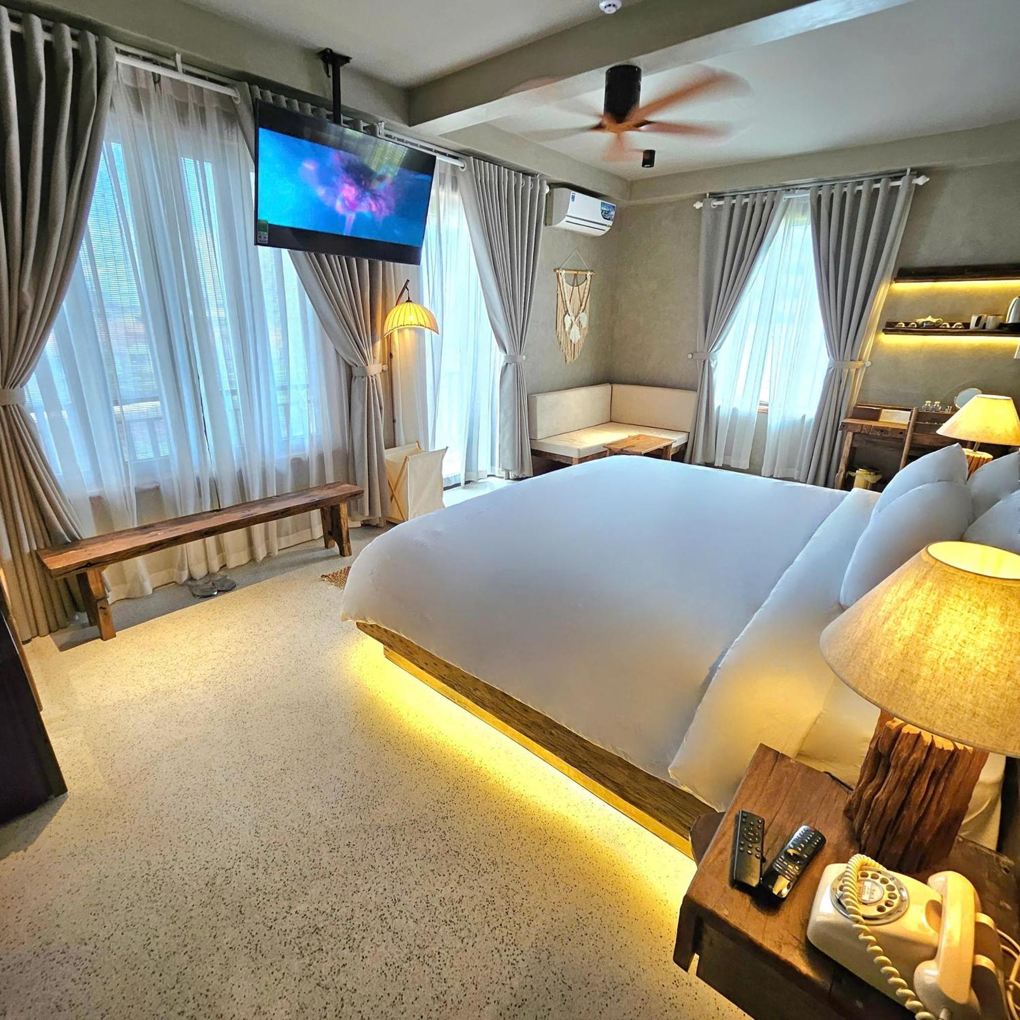 Victory Hotel Hue Exterior photo