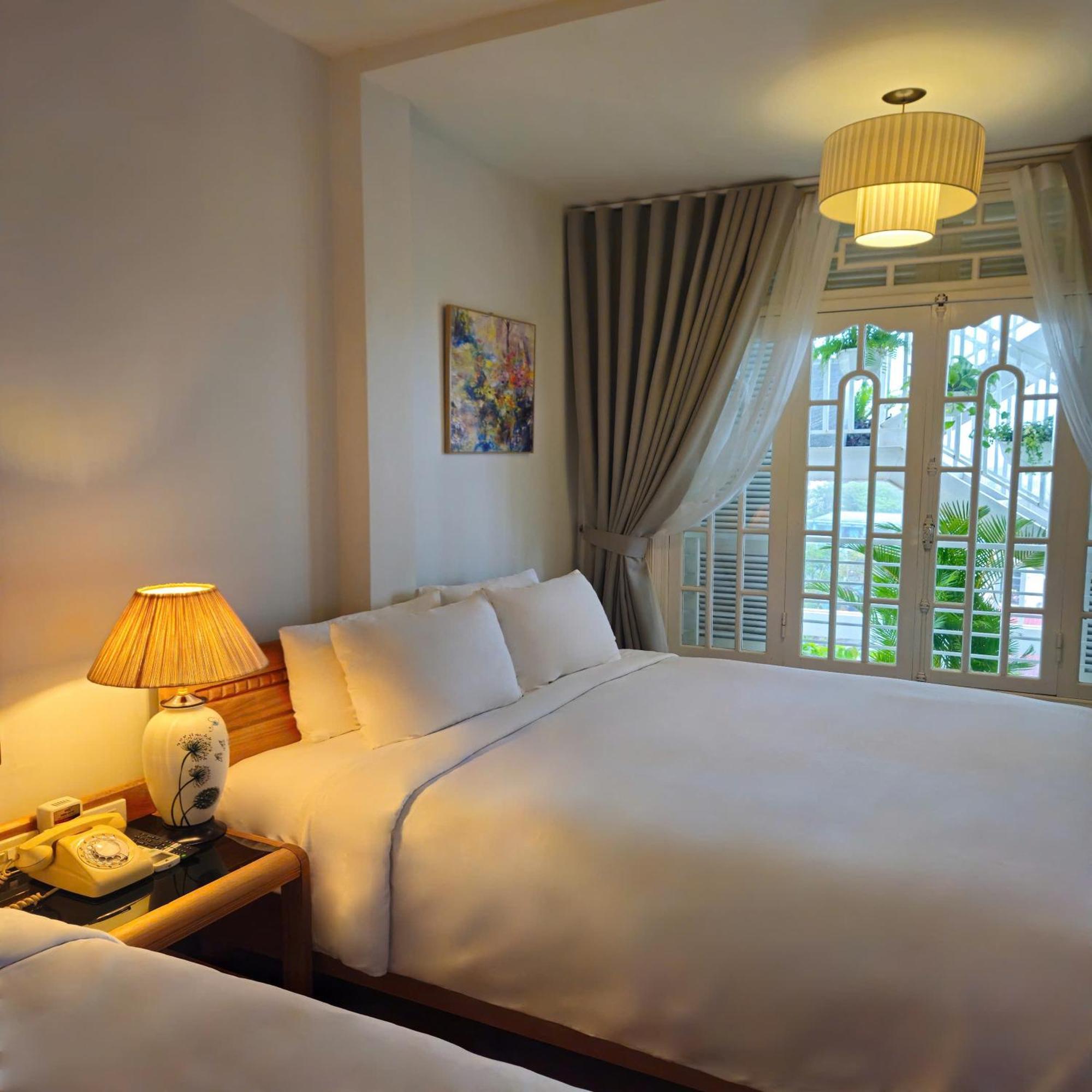Victory Hotel Hue Exterior photo