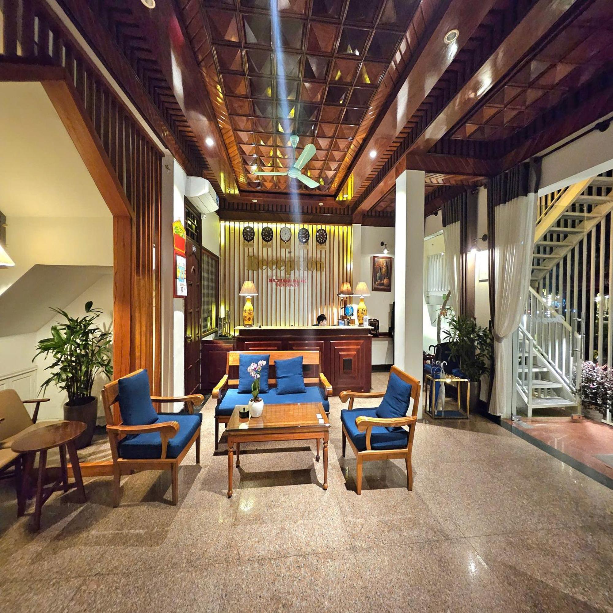 Victory Hotel Hue Exterior photo